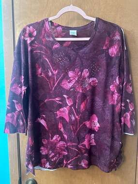 Time and Tru Women's Floral 3/4 Sleeve Embellished Top Size M (8-10)
